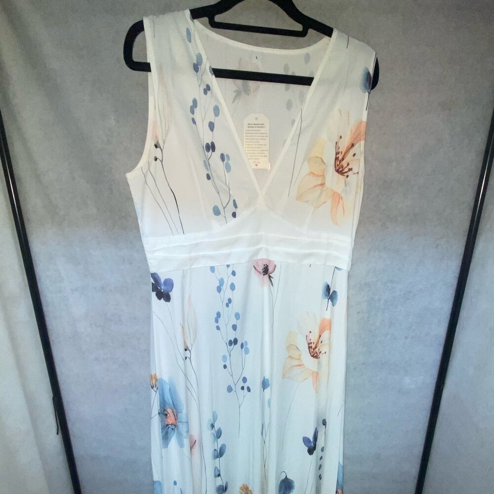 Just Fashion Now White Floral V Neck Dress Size L NWT